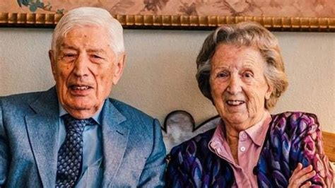 Hollanda’nın Eski Başbakanı Dries van Agt ve Eşi Eugenie’ya ‘El Ele’ Ötanazi Uygulandı
